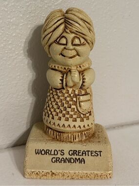 Vintage 1972 Paula "World's Greatest Grandma" Figurine Russ Berrie W-246